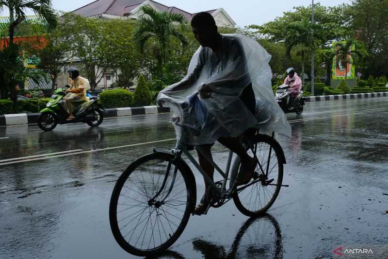 Hujan Lebat Masih Mengguyur Sebagian Besar Wilayah, Ini Penjelasan BMKG