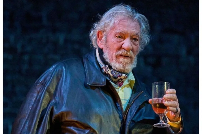 Ian Mckellen Dirawat Setelah Kecelakaan pada Pertunjukan di London