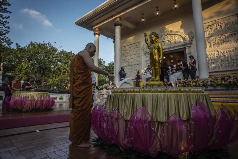 Ibadah Waisak Dihadiri Terbatas