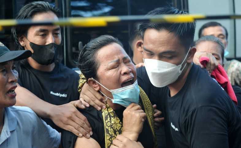 Ibu Mendiang Tak Sangka Ferdy Sambu Perintahkan Membunuh