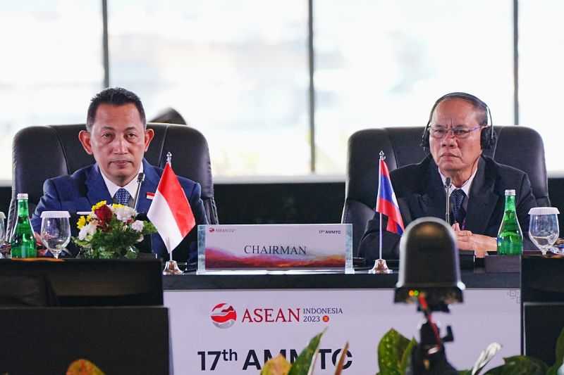 Indonesia Serahkan Keketuaan AMMTC ke-18 ke Laos