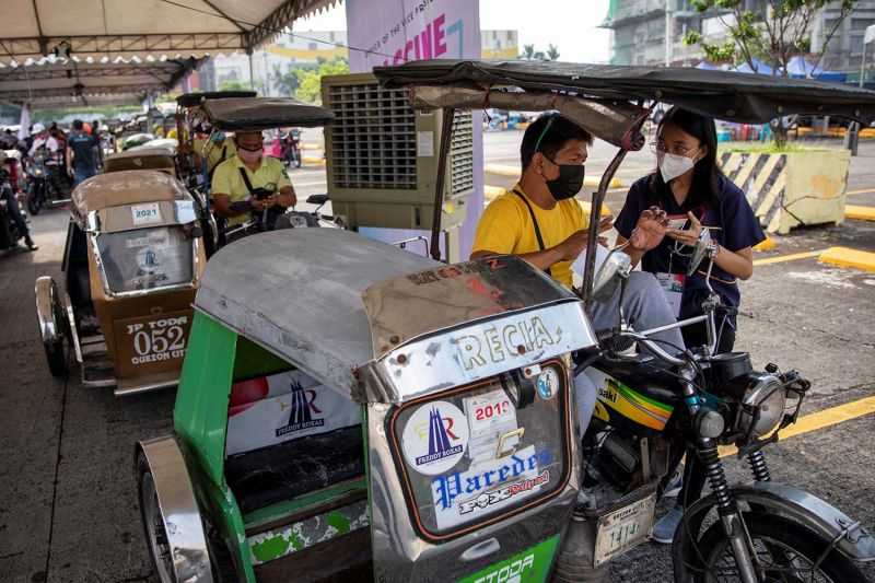 Indonesia Sudah Lebih Dulu Menerapkan, Filipina Larang Warga yang Belum Divaksinasi Naik Transportasi Umum
