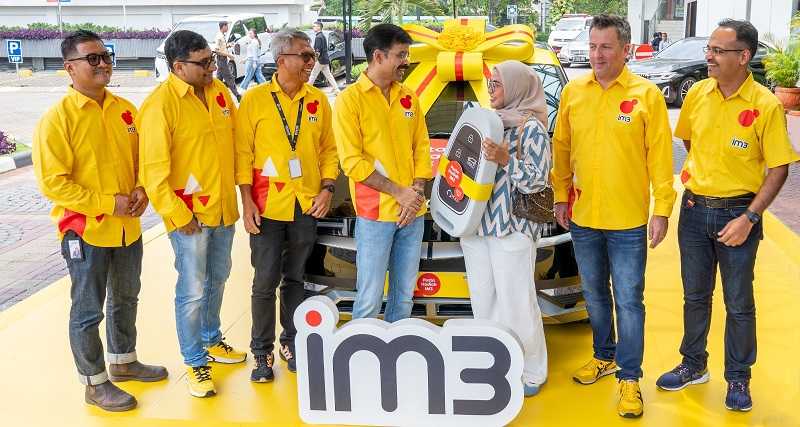 Indosat Serahkan Hyundai Ioniq 5 kepada Pemenang Utama Pesta Hadiah IM3