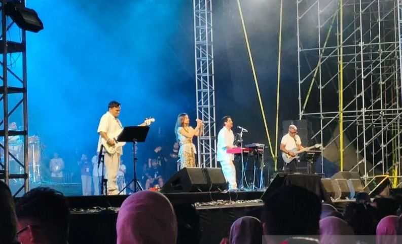 Indra Lesmana ft Eva Celia Tampil Apik di Prambanan Jazz Festival 2024