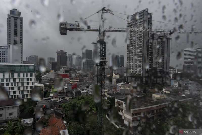 Informasi Cuaca Terbaru, BMKG: Sebagian Wilayah DKI Jakarta Diguyur Hujan Disertai Kilat