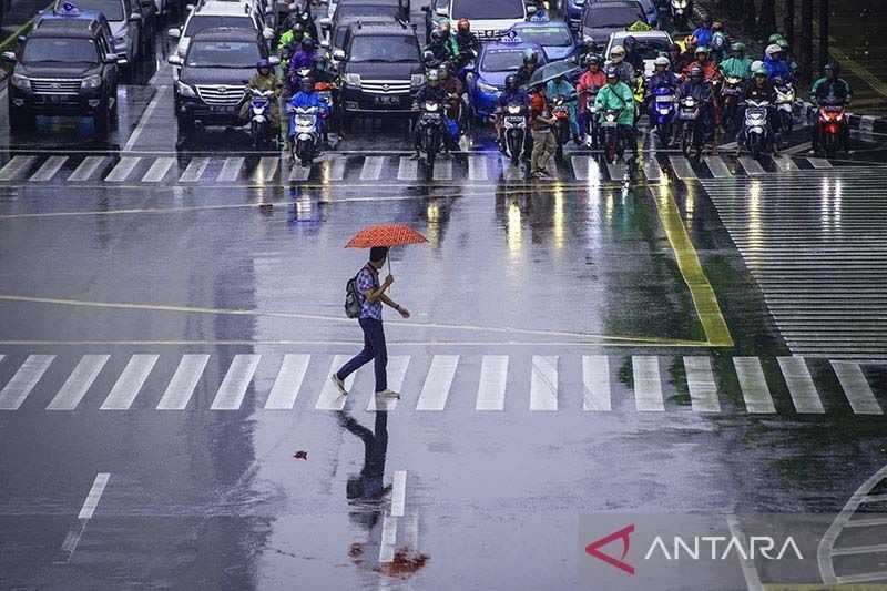 Informasi Cuaca Terbaru, Jakarta Diprakirakan Hujan pada Rabu