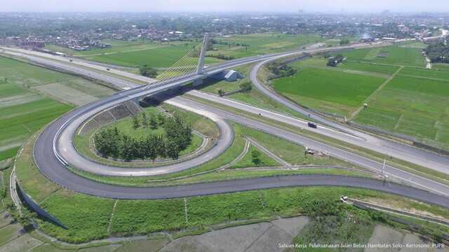 Infrastruktur Tidak Hanya Terpusat di Pulau Jawa, Tol Pertama di Kalimantan Resmi Beroperasi