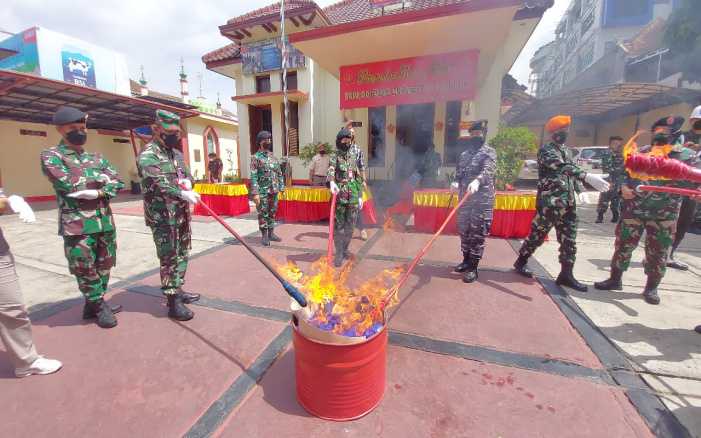 Ini Barang Bukti yang Dimusnahkan Oditurat Militer II-08 Bandung, Ada Senjata Api dan Sabu-sabu