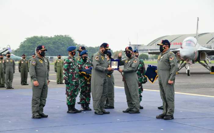 Ini Daftar Tokoh yang Menerima Wings Kehormatan Angkatan Udara di Hari HUT Ke-76 TNI