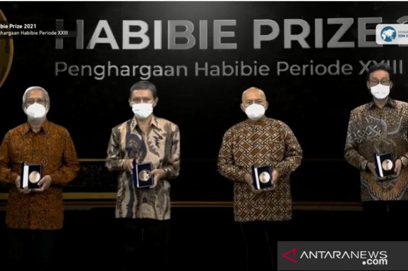 Ini Empat Ilmuwan yang Terima Anugerah Bergengsi Habibie Prize 2021
