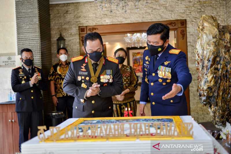 Ini Kejutan dari Panglima TNI kepada Kapolri di Hari Bhayangkara ke 75