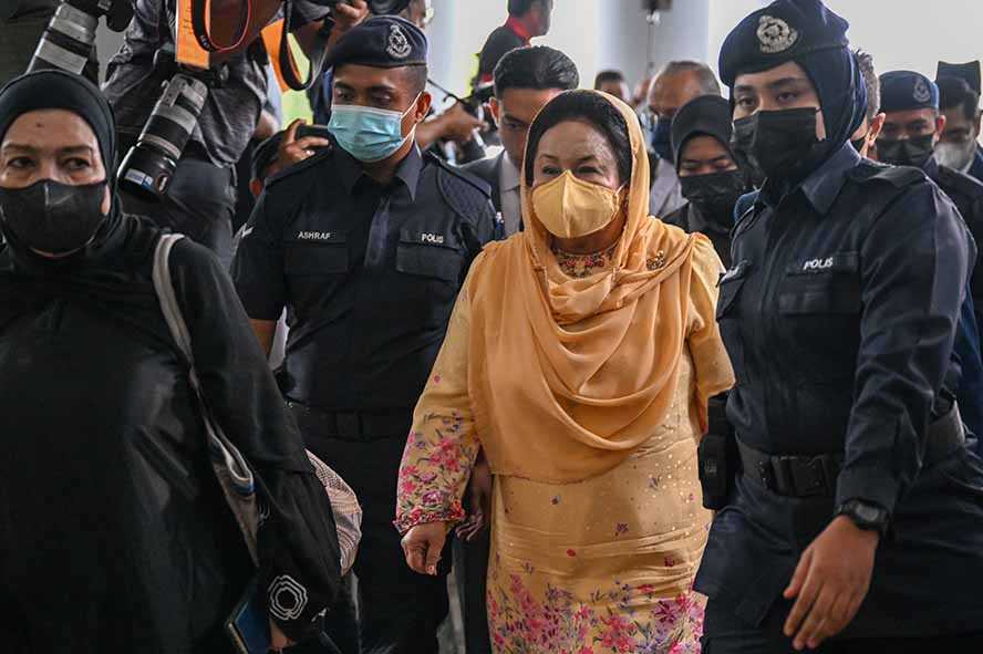 Istri Mantan PM Malaysia Divonis  10 Tahun Penjara