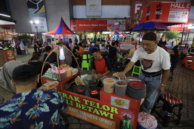 Jadi Kuliner Identik, Pedagang Kerak Telor Dapat Berkah Melimpah di Jakarta Fair