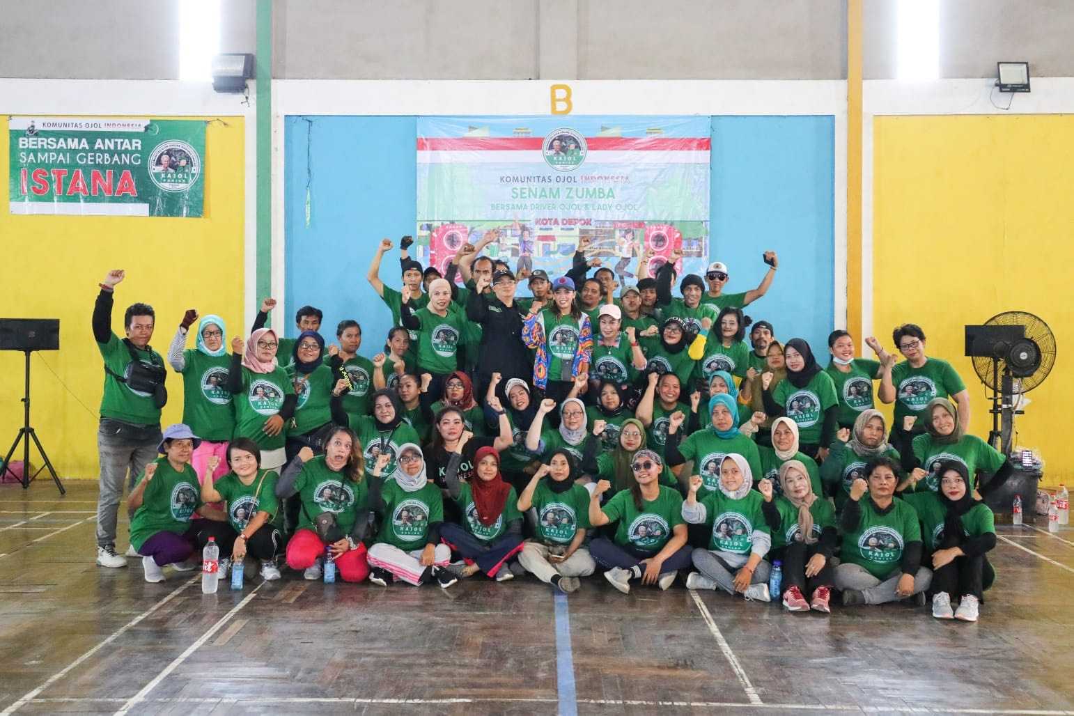 Jaga Kebugaran Saat Bekerja, Kajol Indonesia Gelar Senam Zumba untuk Ojol Wanita