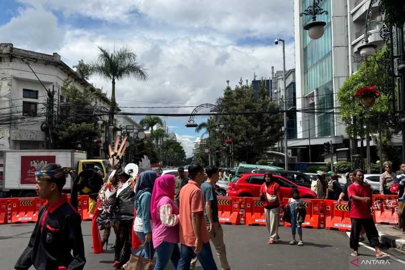 Jalan Asia Afrika Bandung Ditutup Saat Pelantikan DPRD Jabar