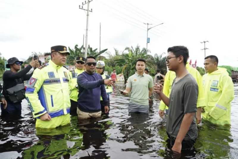 Jalan Lintas Timur Sumatera Terendam Banjir, Polisi Berlakukan Pola Buka Tutup Jalan