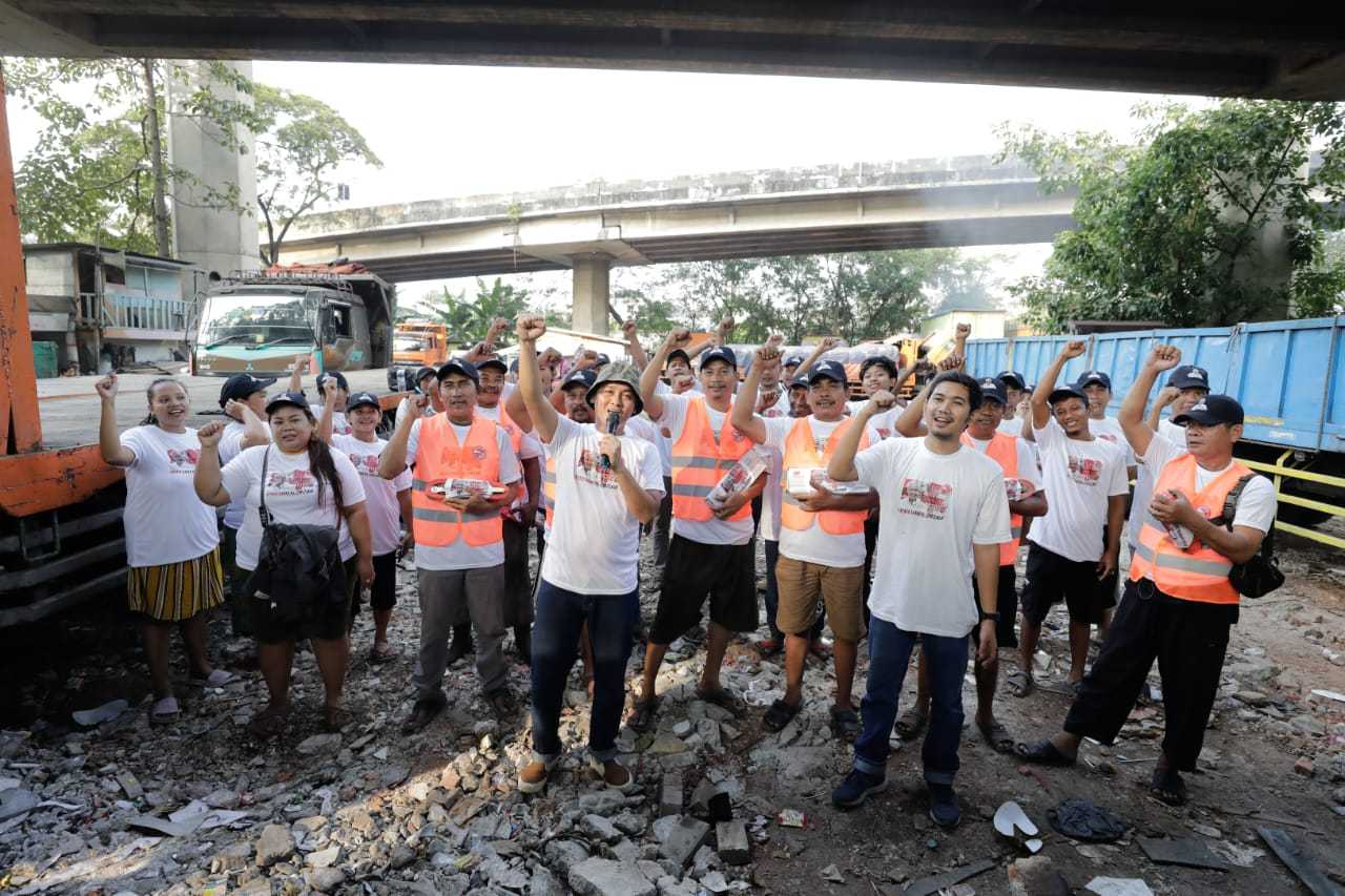 Jalin Silaturahmi ke Sopir Truk di Jakarta Utara, Sukarelawan Ganjar Bantu Peralatan Bengkel 3