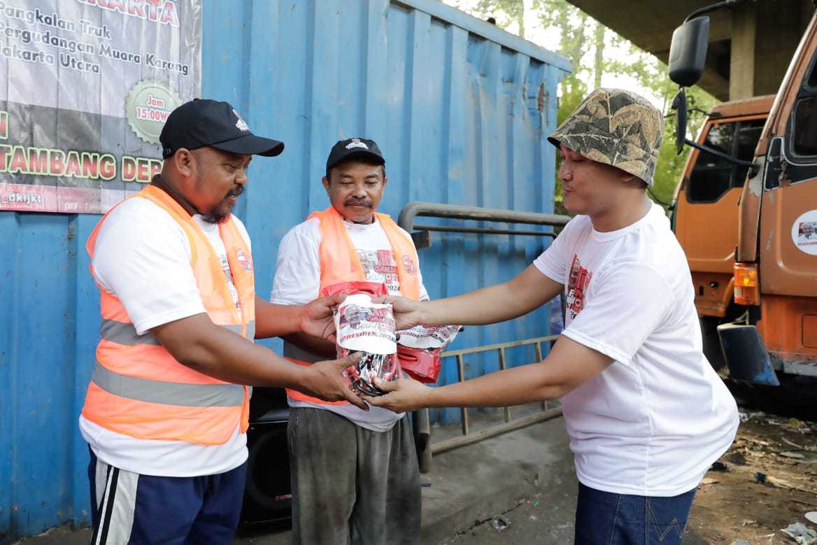 Jalin Silaturahmi ke Sopir Truk di Jakarta Utara, Sukarelawan Ganjar Bantu Peralatan Bengkel 4