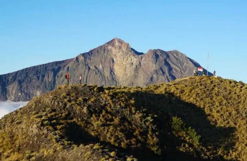 Jalur Pendakian Gunung Rinjani Dibuka Lagi Setelah 3 Bulan Ditutup