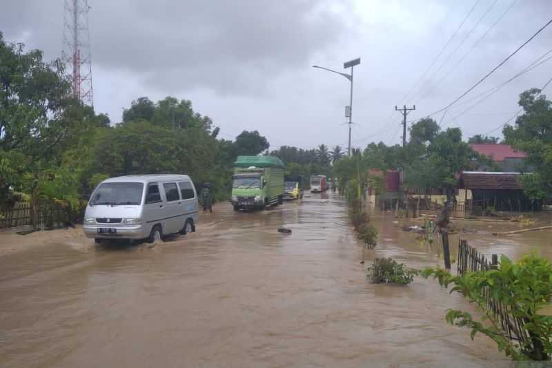 Jalur Trans Sulawesi Lumpuh, Akibat Hujan Deras dan Banjir yang Melanda Kabupaten di Sulut Ini