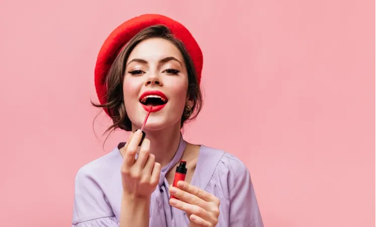 Jangan Asal! Ini Tips Tampil Menawan dengan Lipstik Merah