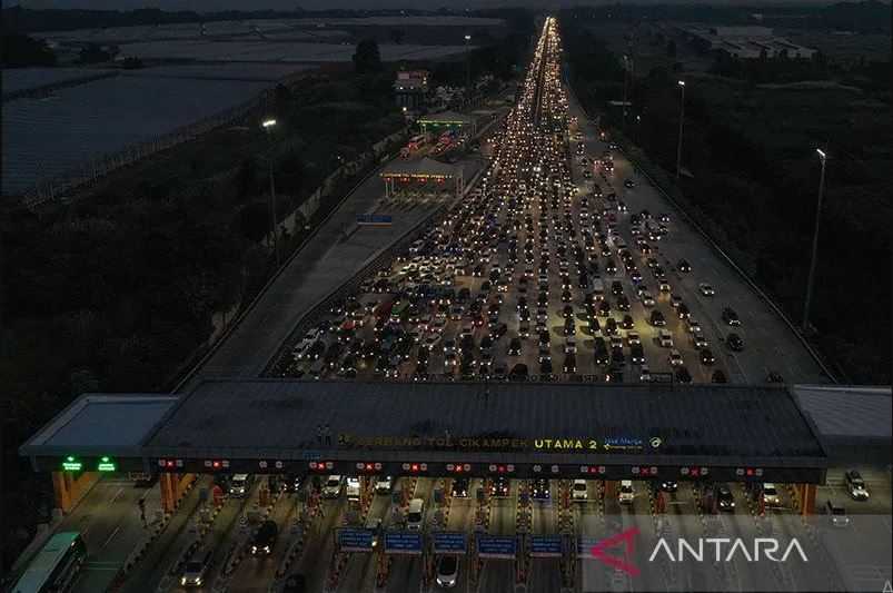 Jasa Marga: 393.060 Kendaraan Tinggalkan Jakarta melalui GT Cikampek Utama