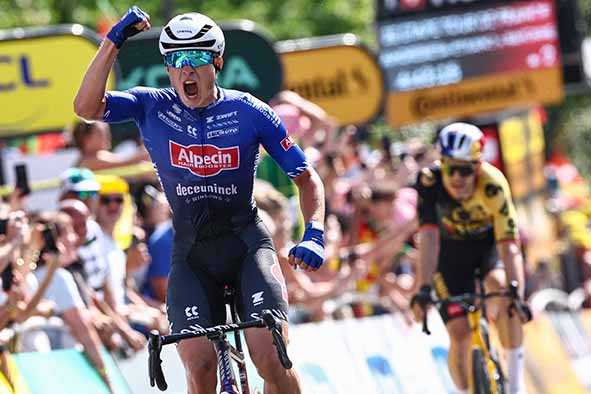 Jasper Philipsen Menangi Etape Ketiga Tour de France