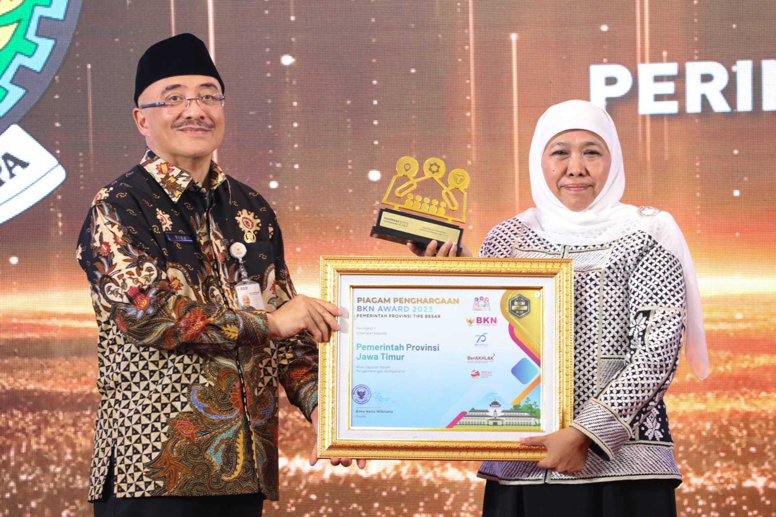 Jatim Terima Penghargaan BKN Award 2023 Terbanyak se Indonesia