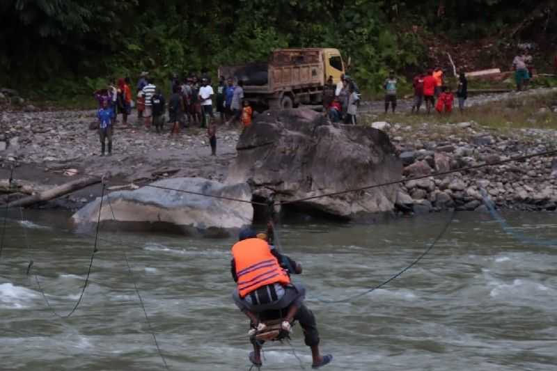 Jatuh dari Jembatan Putus, Jenazah Anggota TNI Ditemukan 12 Km dari Lokasi