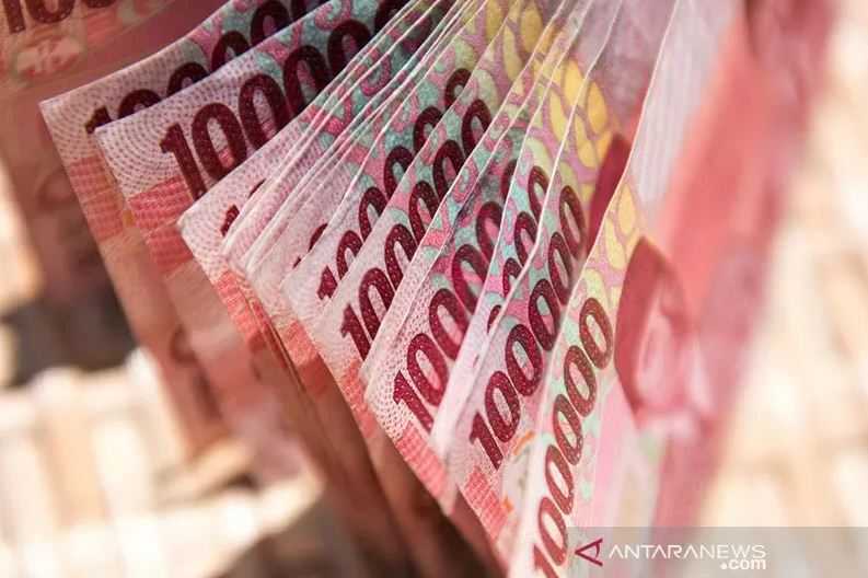 Jelang Akhir Pekan, Rupiah Melemah 15 Poin Dipicu Pernyataan Pejabat The Fed