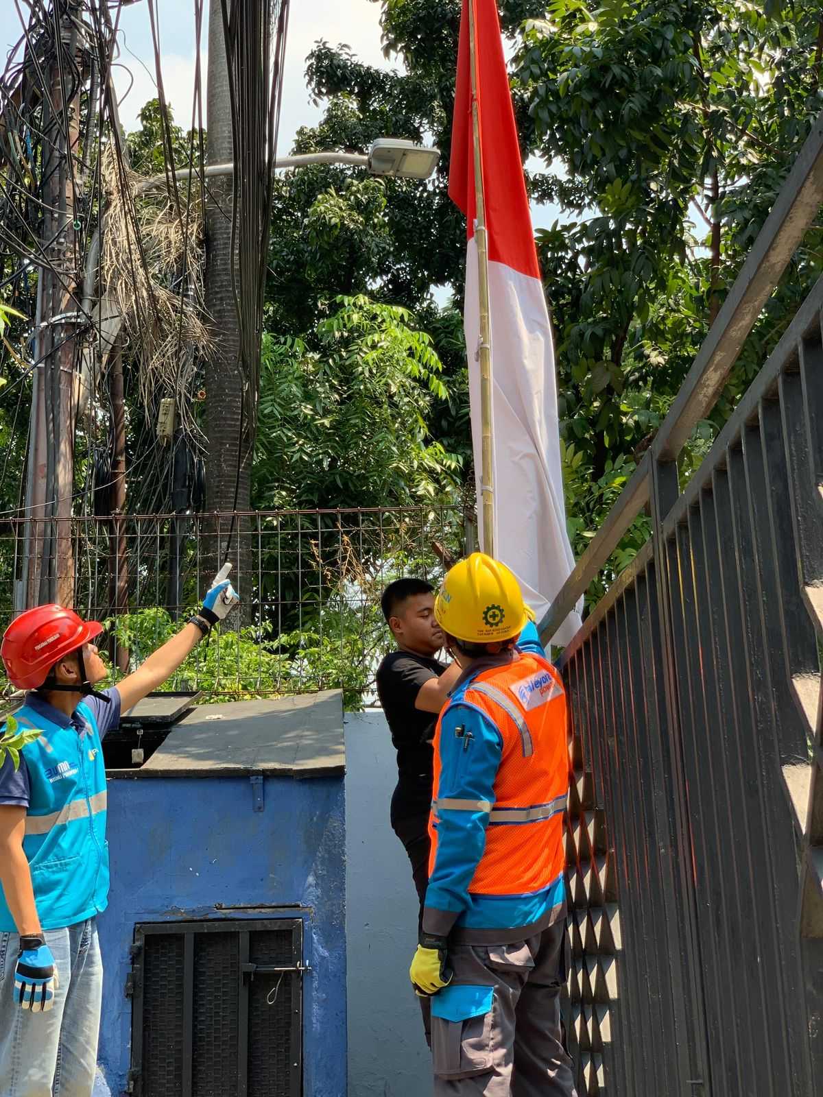 Jelang HUT RI ke-79, PLN UID Jakarta Imbau Warga Berhati-Hati Pasang Umbul-Umbul Dekat Jaringan Listrik