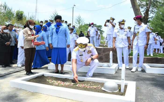 Jelang HUT TNI, Laksamana Yudo Pimpin Ziarah Serentak di 5 Taman Makam Pahlawan
