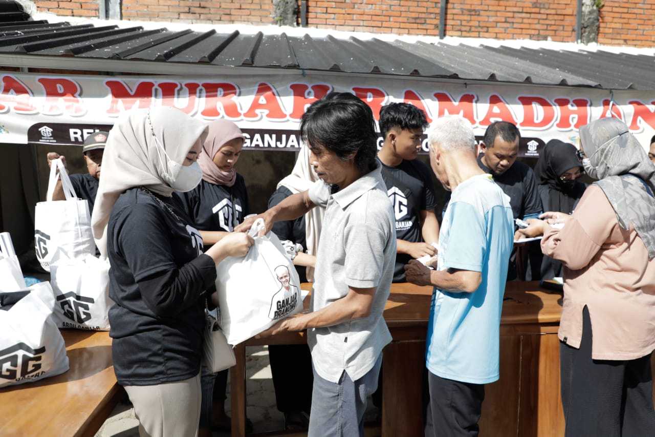Jelang Idul Fitri, Gardu Ganjar Sediakan 1.000 Paket Sembako di Pasar Murah Pandeglang