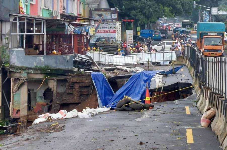 Jembatan Bailey Atasi Longsor Jalan Bogor-Sukabumi