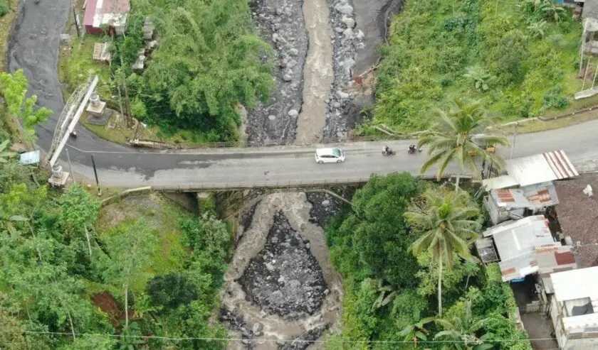 Jembatan Kali Glidik II Lumajang Diganti Secara Permanen