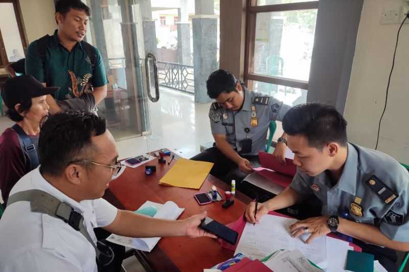 Jemput Bola, Imigrasi Layani Pembuatan Paspor di Badau Perbatasan RI-Malaysia