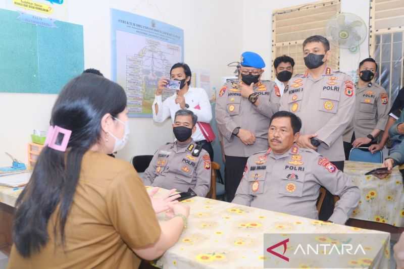 Jenderal Bintang Dua Ini Membesuk Anggota Polisi yang Terlibat Vandalisme di Polres Luwu