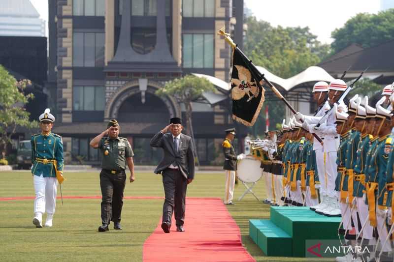 Jenderal Bintang Empat Ini Laporkan Kebutuhan TNI AD saat Menhan Sjafrie Kunjungi Mabesad