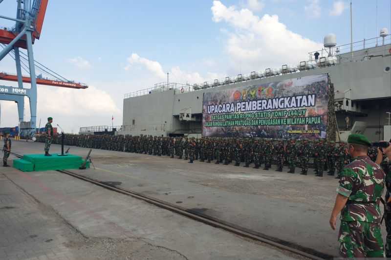 Jenderal Bintang Satu Ini Berangkatkan Anggota Satgas Pamtas RI-PNG Yonif 144/JY