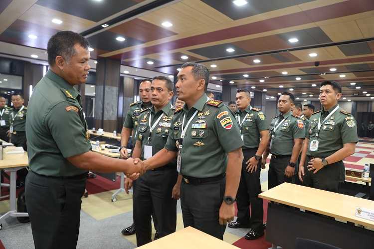 Jenderal Bintang Tiga Ini Tegaskan Dansat Harus Bangun Trust yang Kuat dengan Anak Buah