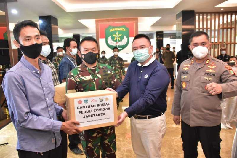 Jenderal Kopassus Ini Serahkan Bantuan untuk Masyarakat Terdampak Covid-19