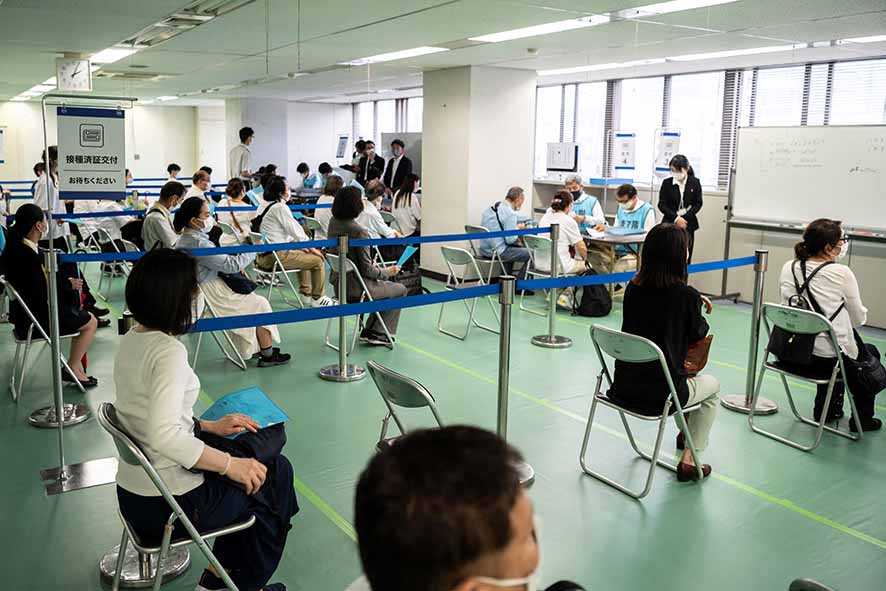 Jepang Setujui Penggunaan Vaksin Moderna dan AstraZeneca