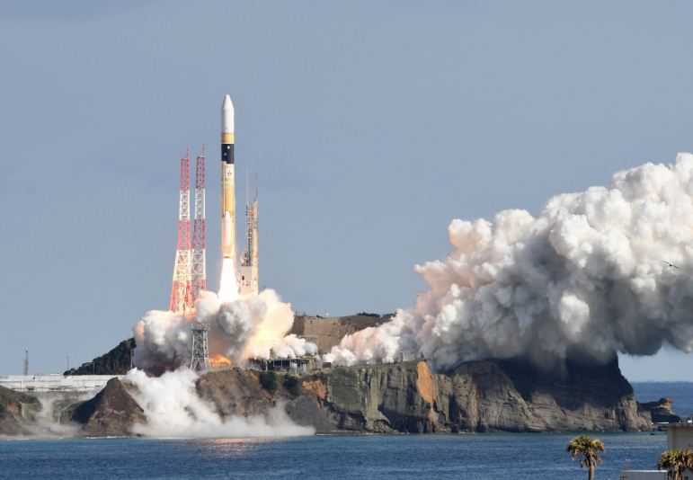 Jepang Sukses Luncurkan Satelit Pengintai Baru ke Orbit