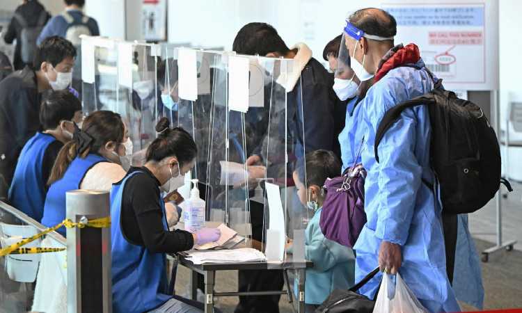 Jepang Wajibkan Tes Covid-19 Negatif bagi Turis dari Tiongkok