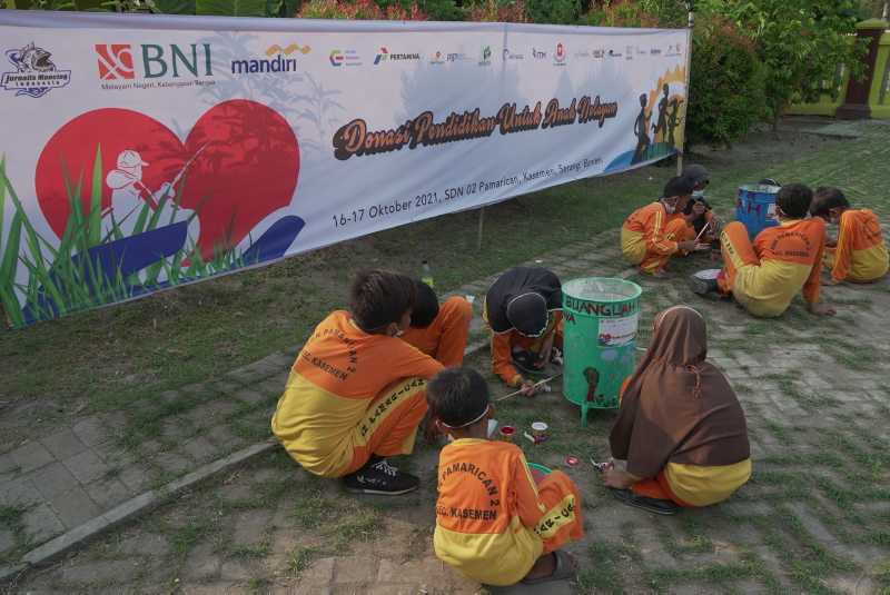 JMI Bagikan Paket Bantuan Pendidikan Bagi Anak Nelayan Untuk Dukung PTM 2