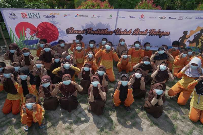 JMI Bagikan Paket Bantuan Pendidikan Bagi Anak Nelayan Untuk Dukung PTM 3