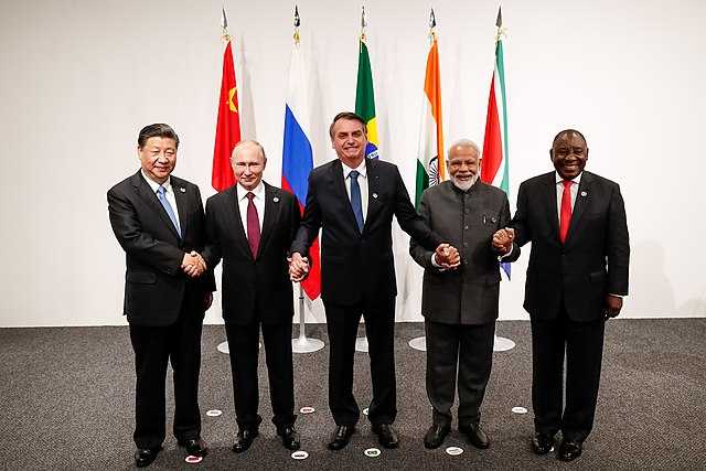 Jokowi Bakal Hadir di KTT BRICS, Apa Manfaatnya untuk Indonesia?