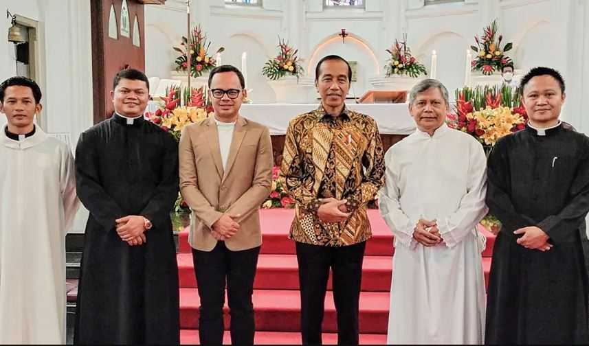 Jokowi Hadiri Misa Natal di Gereja Katedral Bogor