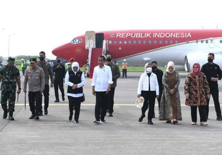 Jokowi ke Tuban, Kunjungi Pasar dan Tanam Padi