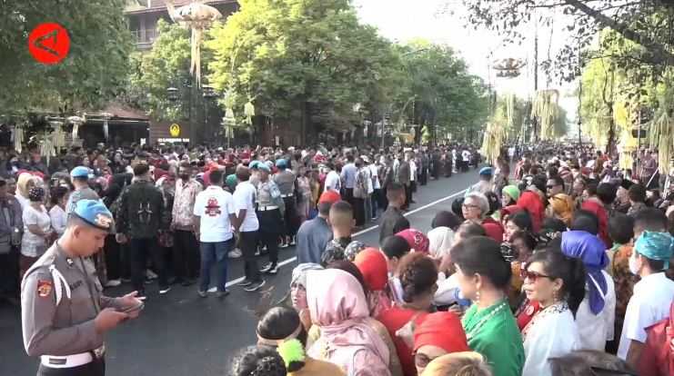 Jokowi Ngunduh Mantu, Relawan dari Berbagai Daerah Datang Ikut Mendoakan